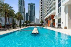 Biscayne Bay View Stay Pool Hot Tub and Amenities